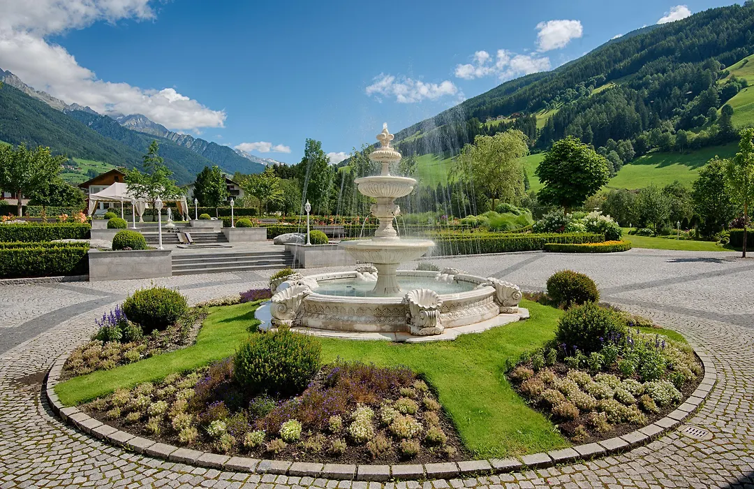 Alpenpalace Luxury Hideaway & Spa Retreat-1